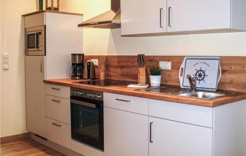 virtuve, 2 Bedroom Cozy Home In Gützkow (2 Bedroom Cozy Home In Gutzkow) in Gutzkow