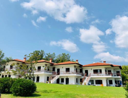 Xenius Zeus Apartments in Kriopigi - Σωλήνα