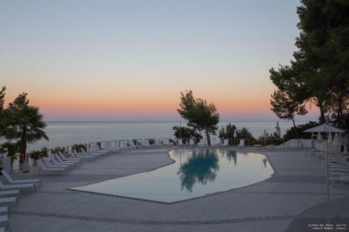 泳池, Apulia Hotel Baia Dei Faraglioni in 馬蒂納塔