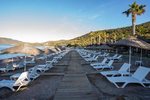 пляж, Latanya Park Resort in Yaliciflik