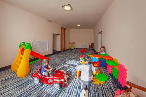 Playground, Vanadzor Armenia Hotel in Vanadzor