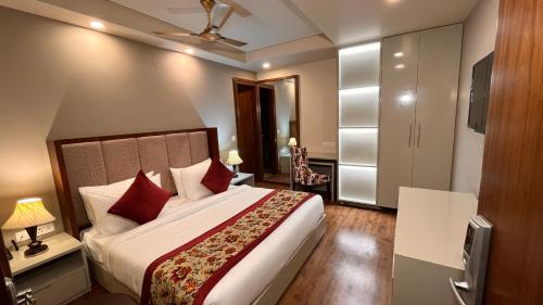 IP Royal Hotel - Couple Friendly Near Yamuna Sports Complex, Karkardooma New Delhi
