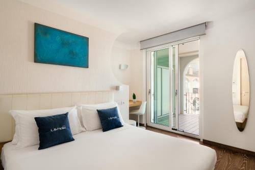 Deluxe Double Room with Balcony Sea View