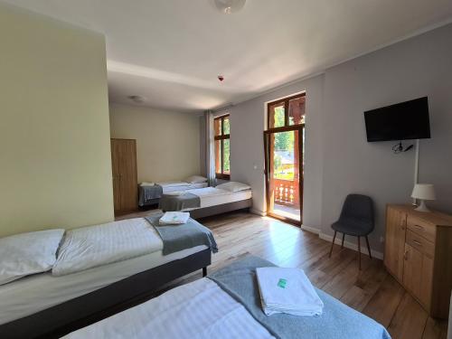 4 twin beds