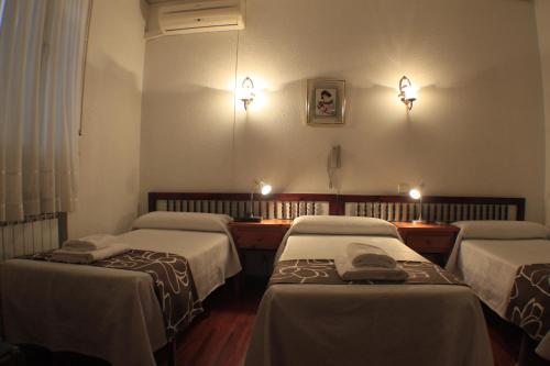 Hostal Esmeralda - image 8