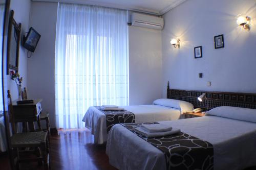 Hostal Esmeralda - image 3