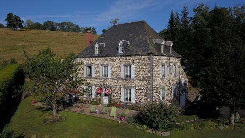 Maison d'Hôtes La Nichée - Accommodation - Rochefort-Montagne