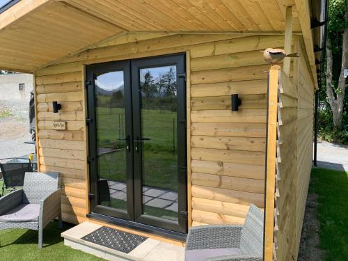 Mourne Meadow Cabins- Foxes Den