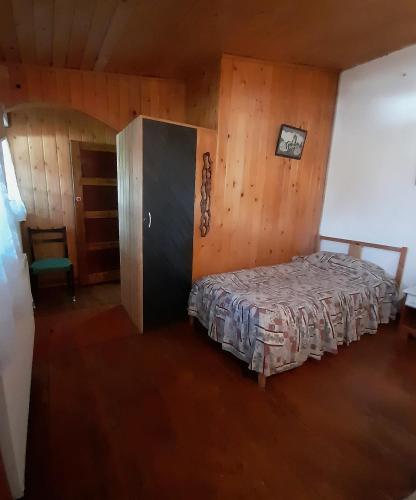 2 twin beds