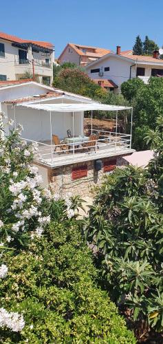 Small, 2 bedroom house, 50 m from the sea