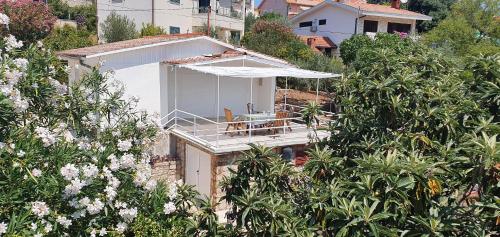 Small, 2 bedroom house, 50 m from the sea