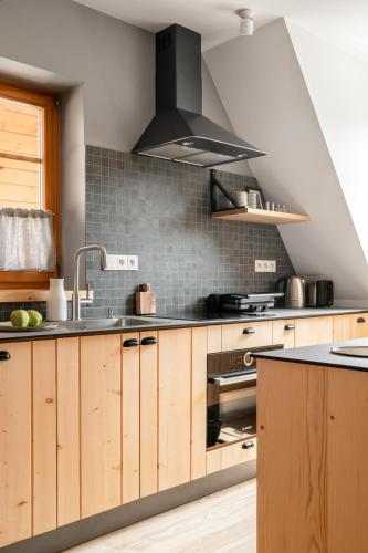 Mountain Base - Dwupoziomowy apartament "Przy lesie I" z prywatnym jacuzzi w Kościelisku obrázok