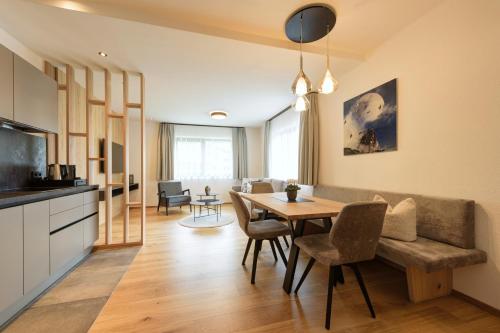 Haus St Anton - SKI IN SKI OUT - Apartment - St. Anton am Arlberg