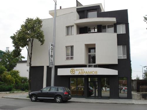 Family Hotel Avramov