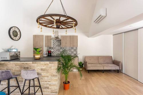 Пъб/Фоайе, La Grignotière Lodge & Spa (La Grignotiere Lodge & Spa) in Crecy-la-Chapelle