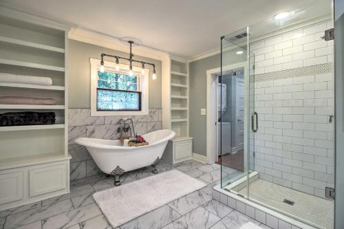 Elegant Savannah Hideaway with Private Garden Elegant Savannah Hideaway with Private Garden
