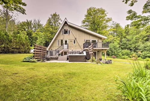 Inviting A-Frame Cabin with Saltwater Hot Tub! in Warren, USA