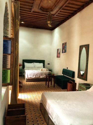 room detail thumbnail 1