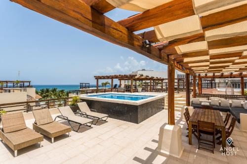 Oceanview Private Rooftop Pool, Steps to Mamitas