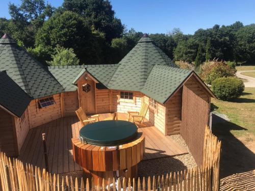 DOMAINE ARVOR - Gîte insolite Bretagne ( hébergement, cabane dans les arbres Côtes-d'Armor)