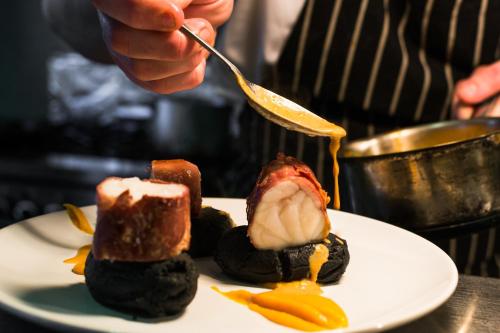 5 Corners Guest Inn - image 12