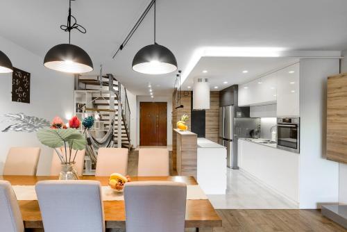 Instalações, Apartamento de 50 m2, 2 quarto(s) e 1 banheiro(s) em Srodmiescie (Lumina luxury 2-level  design apartments) in Widzew