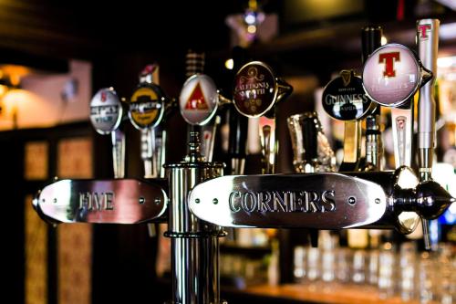 5 Corners Guest Inn - main image