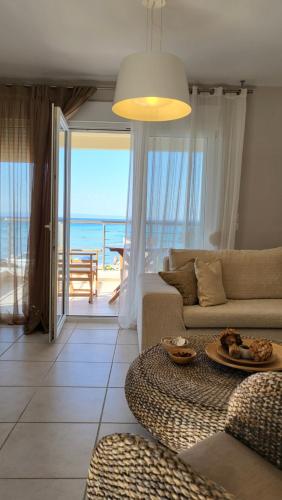 Evita Maisonette, Elegant Beachfront apt, Polychrono