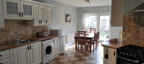 Kitchen, Padua House Holiday Home in the Centre of Bundoran and 2 mins walk to the beach in Bundoran
