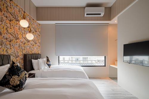 Standard Twin Room image 2