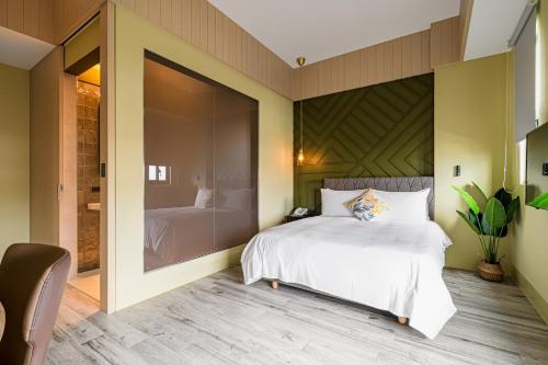 room detail thumbnail 0