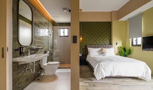 Superior Double Room image 7