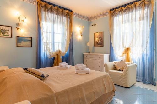 2 bedrooms, 4 beds
