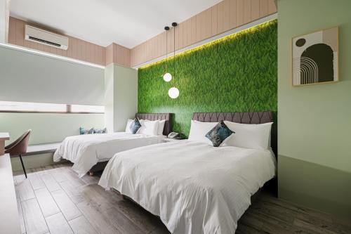 Superior Family Room image 6
