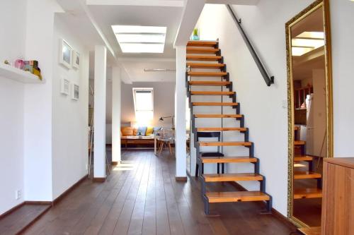 Lux Duplex rooftop loft with an amazing terrace & home cinema, Praha (fotografie 9)