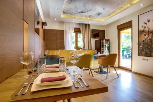 Grand Lakes Rooms 2