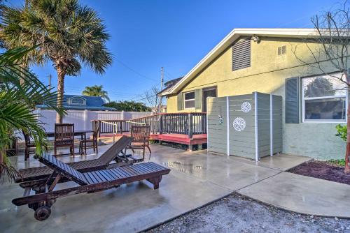 Vibrant Dunedin Getaway with Furnished Patio!