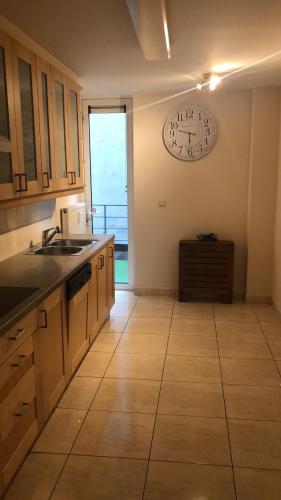 lovely two bedroom apartment with free parking, Amberes (foto 9)