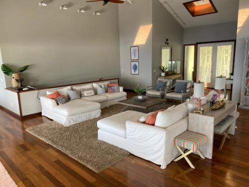 Waimea Bay Luxury Estate Views & Hot Tub in Pupukea (HI)