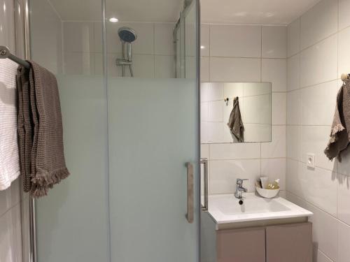Bathroom, Pied a terre en plein coeur de Montmorency in Soisy-sous-Montmorency