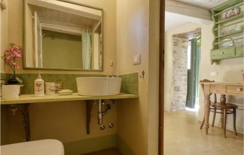 Bathroom, Stunning apartment in Villagrande di Monteco with 1 Bedrooms in Montecopiolo