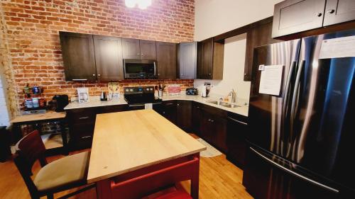 Family-Friendly 3 bedroom in Historic building!