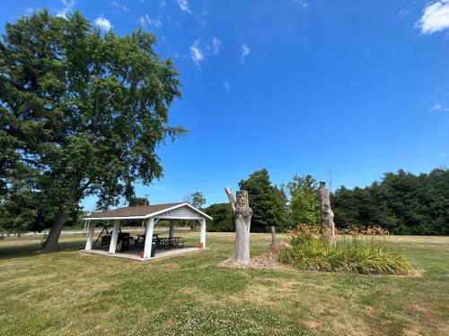 Dārzs, Dunlop Motel in Saltford (ON)
