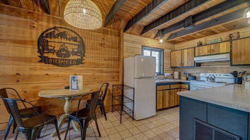 Pioneer Lodge - Cozy Cabin in Blue Ridge in Blue Ridge, USA