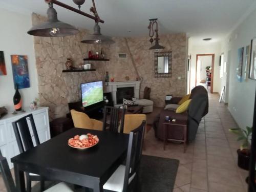 Moradia geminada perto da praia de Sta Cruz gîte à louer A dos Cunhados