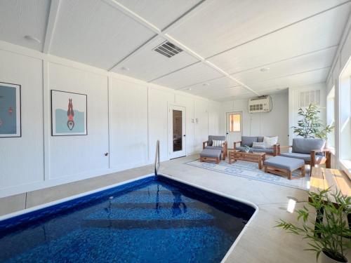 Sweet Tea Timber Indoor Pool Hot Tub in Pigeon Forge, USA