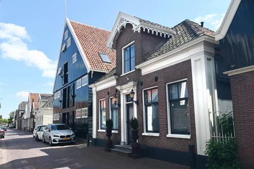 Uniek, slapen in De Graenkoper (De Rijp): 120 m2