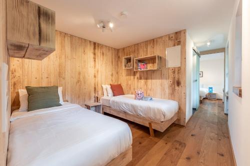 2 bedrooms, 4 beds