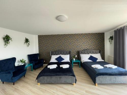 2 bedrooms, 4 beds