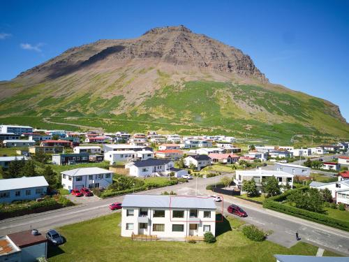 Apartment with Amazing Mountain View